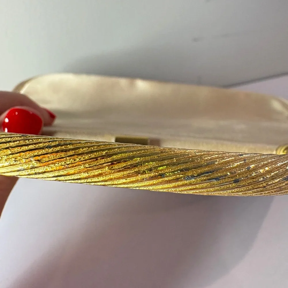 ♾️Vintage Bienen Davis Gold Satin Evening Bag Twisted Metal Handle Frame Purse♾️ - Picture 8 of 13